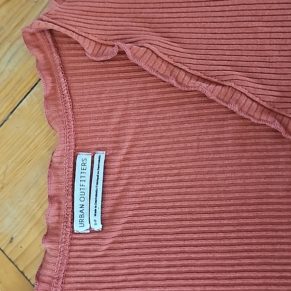 Urban outfitters rust tie front v neck ruffle crop top women's small - Picture 5 of 8